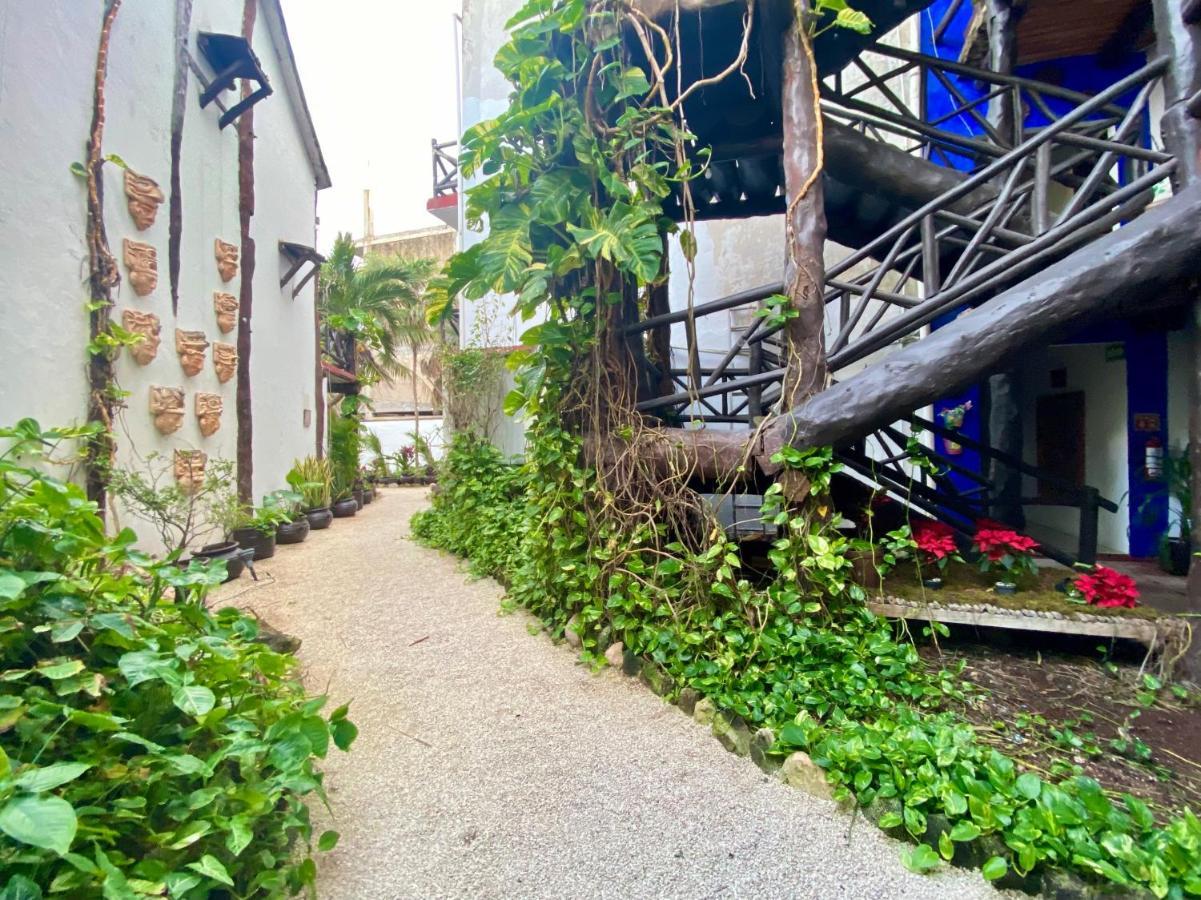 Casa Caribe Канкун Екстер'єр фото A street in the old town