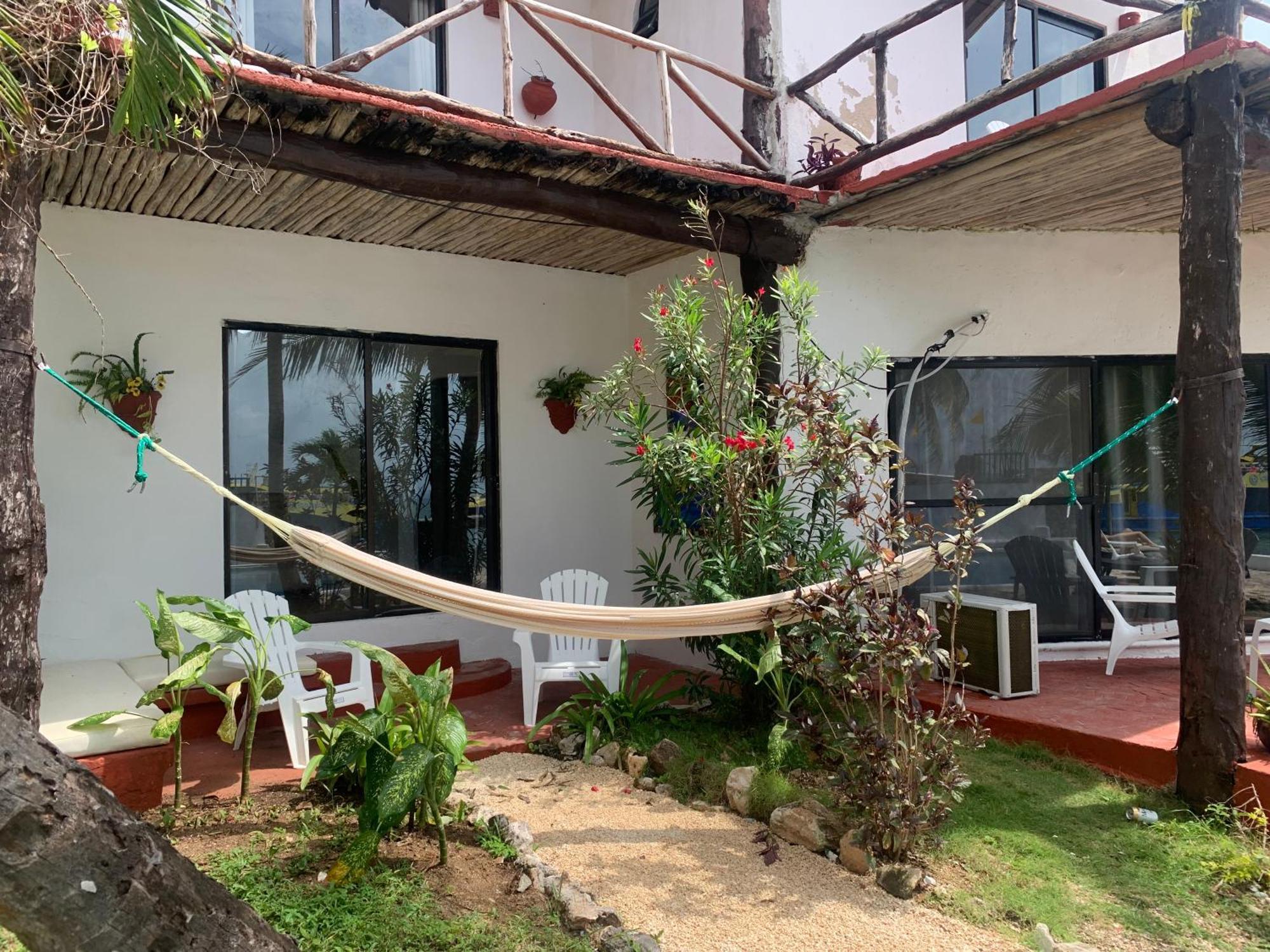 Casa Caribe Канкун Екстер'єр фото A hammock in a hotel in San Juan del Sur, Nicaragua